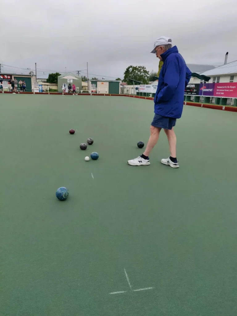 Ken Haywood guiding John Dunlop's bowl into position